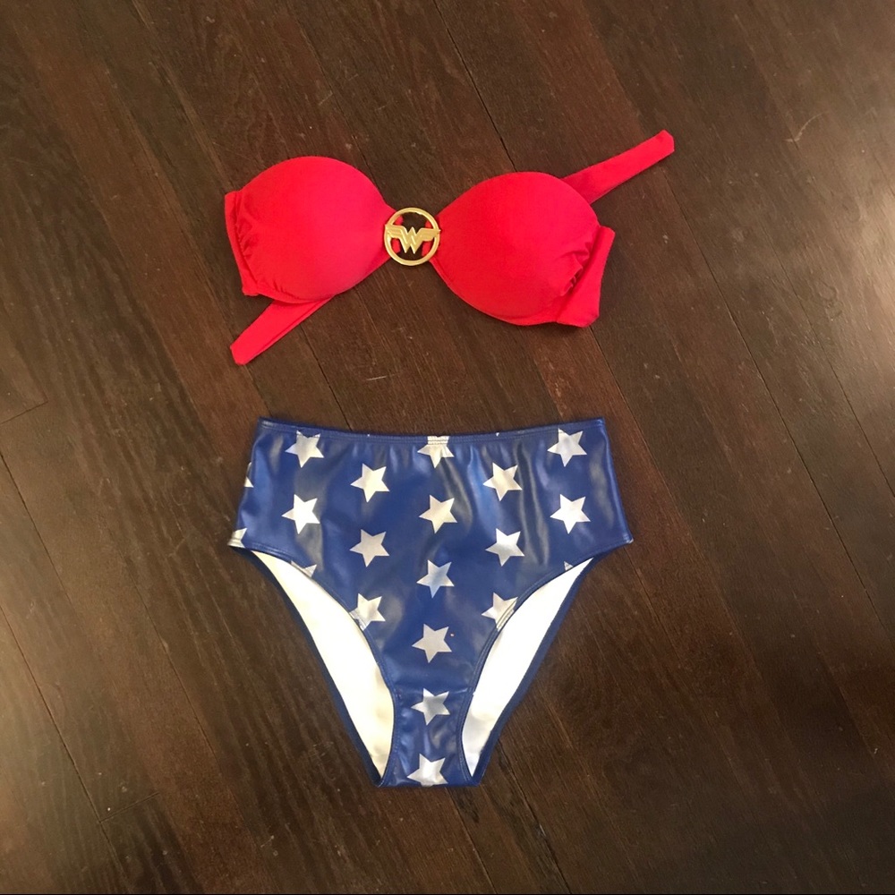 Wonder Woman Bandeau Bikini - small (never worn)